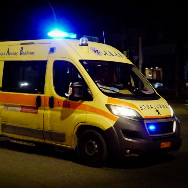 Καλλιθέα: Νεαρός τραυματίστηκε με αιχμηρό αντικείμενο – Οκτώ προσαγωγές