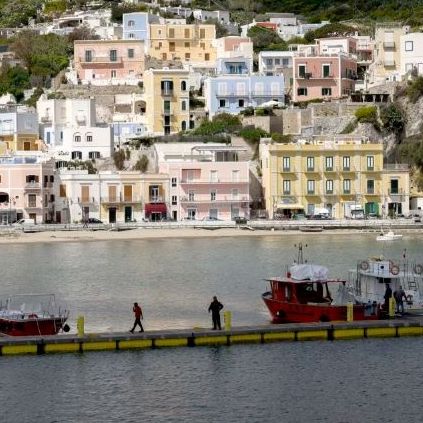 Το μυστικό που έκρυβε το «νησί των πλουσίων»: Κινηματογραφική επιχείρηση της ιταλικής αστυνομίας