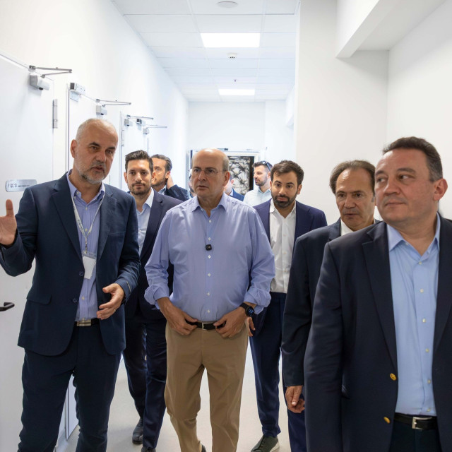 Επίσκεψη Χατζηδάκη και Κυρανάκη στις επενδύσεις της ελληνικής φαρμακοβιομηχανίας στην Τρίπολη