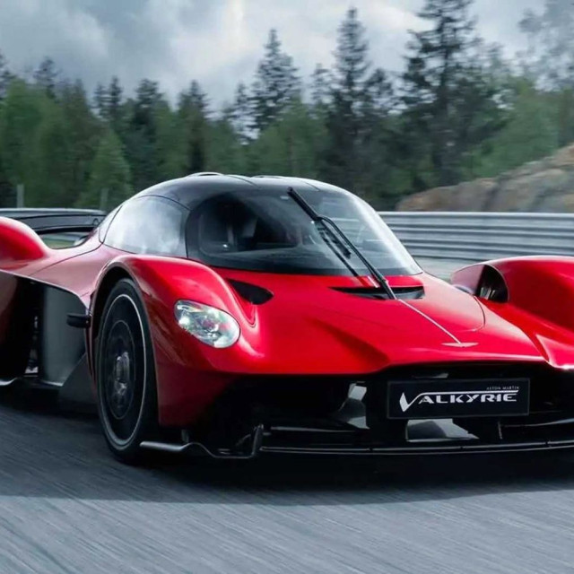 Aston Martin Valkyrie: Μία από τις πιο μικρές ανακλήσεις παγκοσμίως