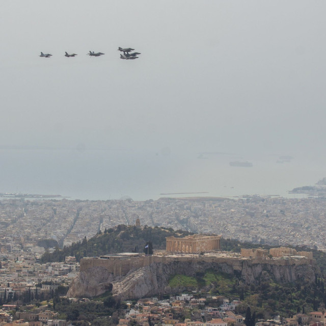 Δοκιμαστικές πτήσεις μαχητικών αεροσκαφών στην Αττική σήμερα