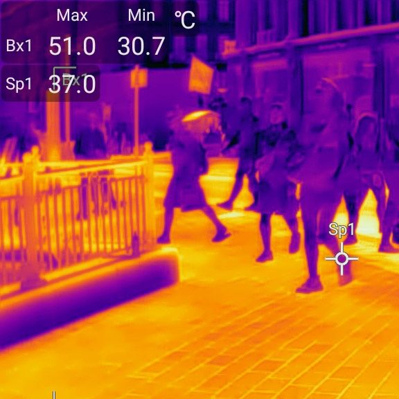 Λονδίνο: Θερμοκρασίες έως 65°C κατέγραψε η θερμική κάμερα της Greenpeace στον αστικό ιστό