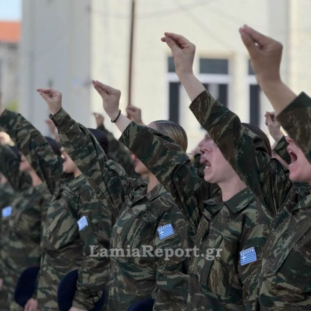Ορκίστηκαν οι πρώτες γυναίκες που παρουσιάστηκαν εθελοντικά στο στρατό