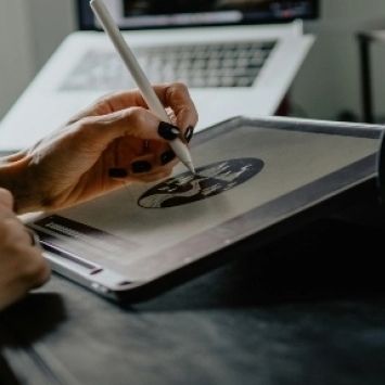 Apple: Ανεβάζει τις τιμές σε Mac και iPad εξαιτίας της έλλειψης σε τσιπ μνήμης