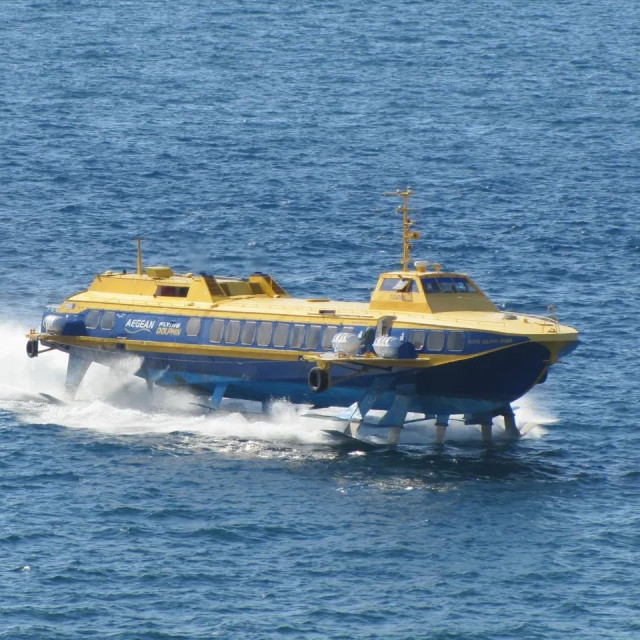 Απαγόρευση απόπλου στο «Flying Dolphin Athina» λόγω ηλεκτρολογικής βλάβης στην Αίγινα