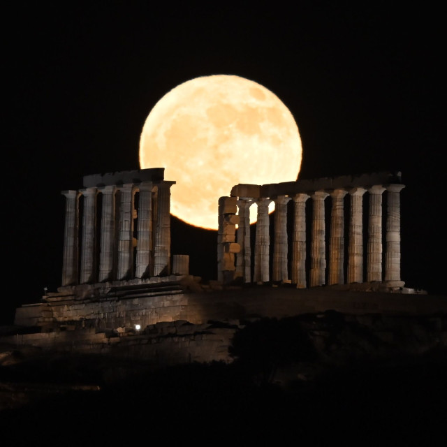 Πανσέληνος της Φράουλας: Πότε θα εμφανιστεί το πρώτο ολόγιομο φεγγάρι του καλοκαιριού