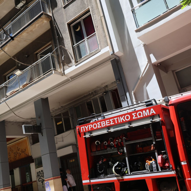 Φωτιά σε ξενοδοχείο στην Ομόνοια: Διασωληνωμένος ο 40χρονος ιδιοκτήτης του πατινιού