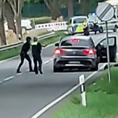 Γερμανία: Καρέ καρέ η στιγμή της σύλληψης του δράστη της ένοπλης επίθεσης με 6 νεκρούς