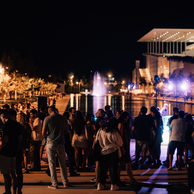 Το ΚΠΙΣΝ υποδέχεται τα «Sunset Frequencies»: Επτά καλοκαιρινές μουσικές βραδιές με ελεύθερη είσοδο