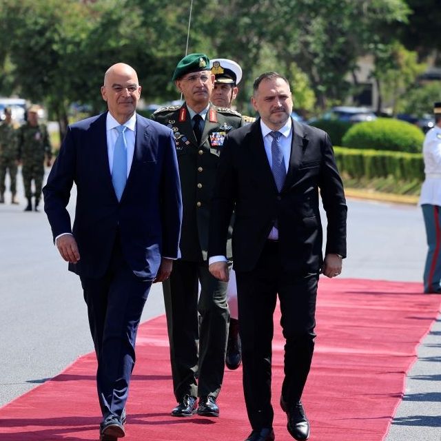 Κι όμως ο Δένδιας με τον Αλβανό υπουργό Άμυνας συζήτησαν για συνεργασία στην… κυβερνοασφάλεια