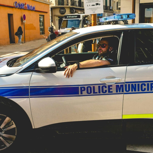 Γαλλία: Νεκρά βρέθηκαν δίδυμα κοριτσάκια 15 μηνών - Στο νοσοκομείο με αφυδάτωση τα 4 αδέρφια τους