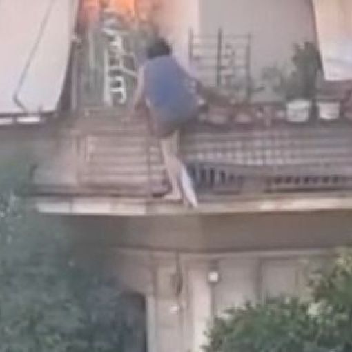 Καλλιθέα: «Να'ναι καλά τα παιδιά, με κράτησαν», λέει η 75χρονη που έπεσε από το μπαλκόνι