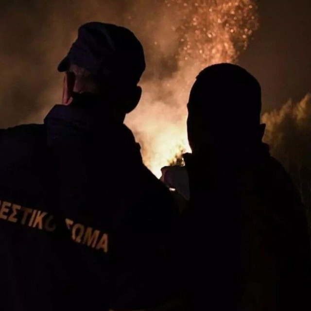 Θεσσαλονίκη: Φωτιά σε εξέλιξη στο Πανόραμα – Προβλήματα στην ηλεκτροδότηση