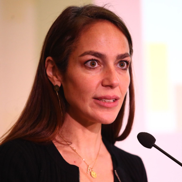 Δόμνα Μιχαηλίδου: Ξεκίνησε η καταβολή της έκτακτης πληρωμής 150 ευρώ σε 950.000 οικογένειες