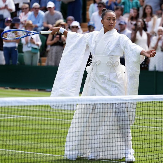 Ναόμι Οσάκα: Τίμησε την Ιαπωνία στο Wimbledon - Η εντυπωσιακή εμφάνιση με λευκό κιμονό