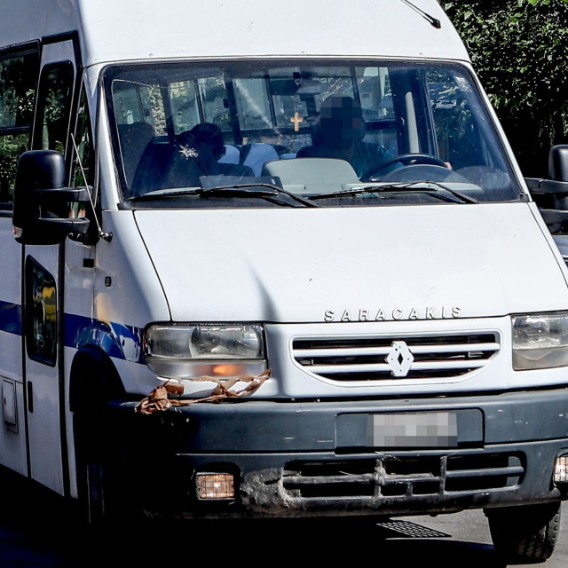 Παραδόθηκε στις Αρχές 18χρονος που φέρεται να σχετίζεται με την αιματηρή συμπλοκή στην Καλλιθέα