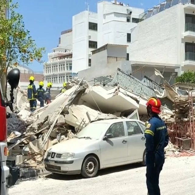 Κατέρρευσε κτήριο στα Πετράλωνα - Πληροφορίες για μία αγνοούμενη - ΕΜΑΚ και Πυροσβεστική επί τόπου