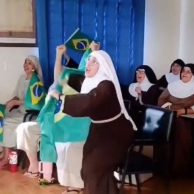 Βραζιλιάνες καλόγριες σε ξέφρενους πανηγυρισμούς για τη νίκη επί της Ιαπωνίας