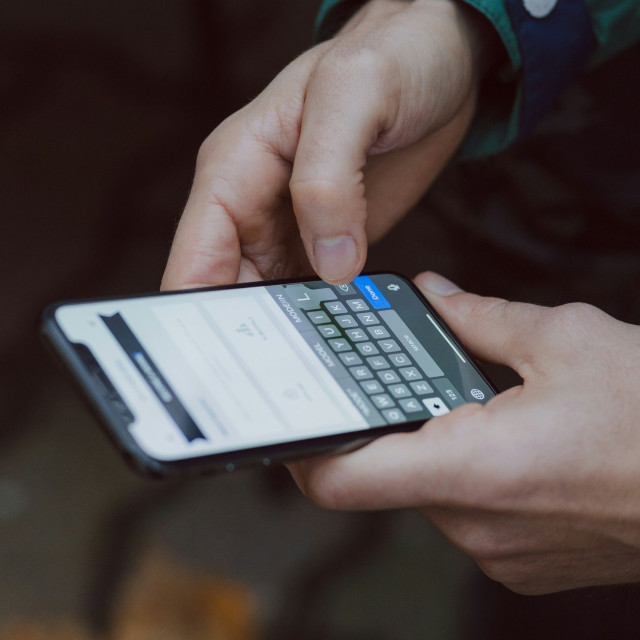 Περνάμε πάνω από έξι χρόνια της ζωής μας στα social media - Τα στοιχεία που αποκαλύπτει νέα έρευνα