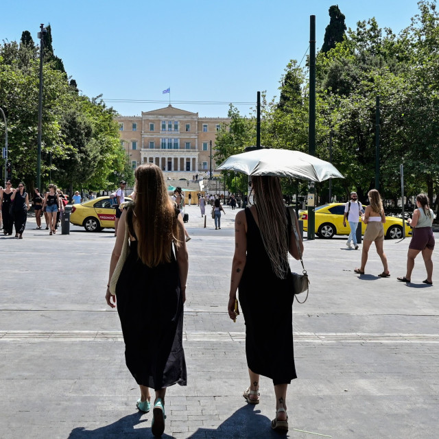 Καιρός: Με ηλιοφάνεια αλλά και τοπικές βροχές η Τετάρτη – Στους 38 βαθμούς η θερμοκρασία