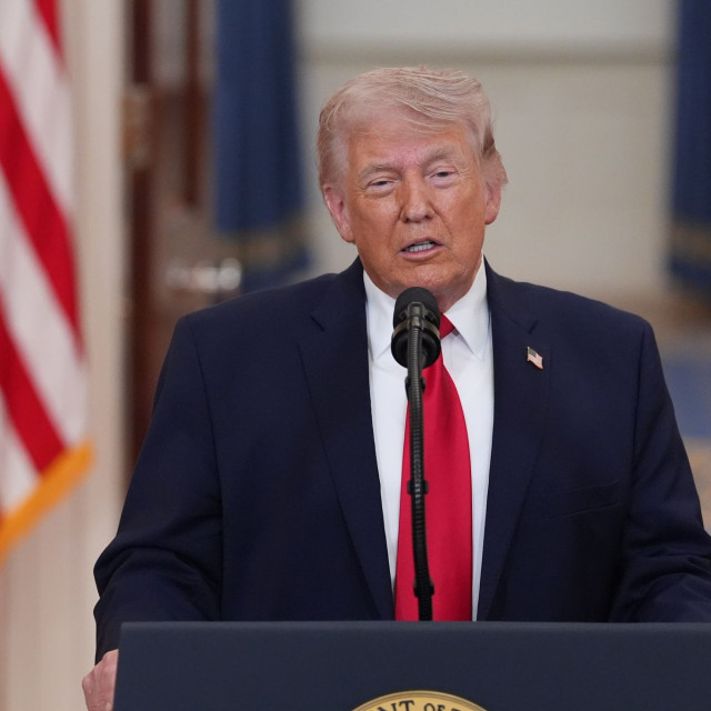 Wall Street Journal: Ο Τραμπ εξετάζει το ενδεχόμενο νέων επιθέσεων πλήρους κλίμακας κατά του Ιράν