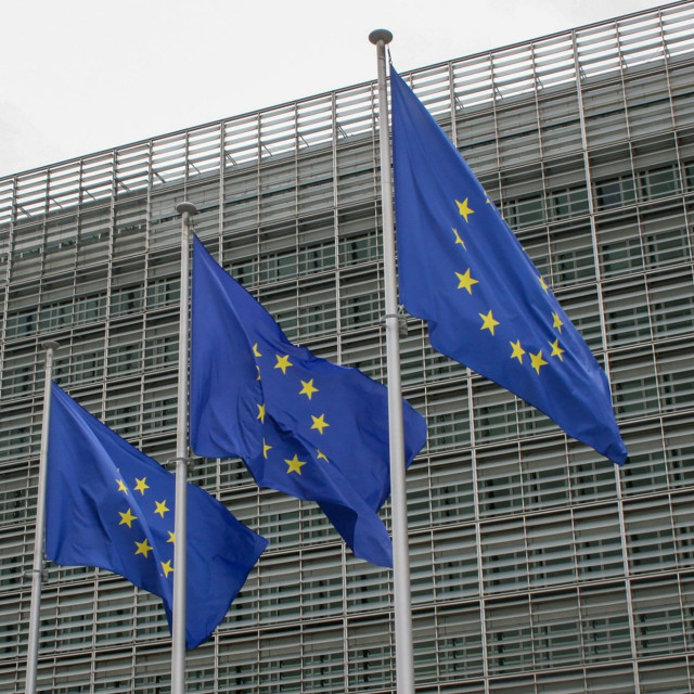 Ευρωβαρόμετρο: Το 75% των πολιτών θεωρούν την ΕΕ ένα ασφαλές και προστατευτικό καταφύγιο