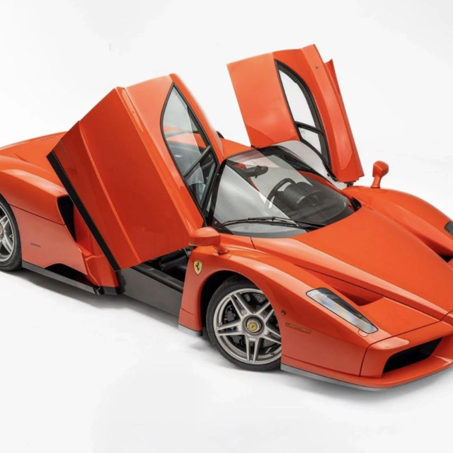 Η μία και μοναδική Ferrari Enzo Rosso Dino έσπασε κάθε ρεκόρ σε online δημοπρασία