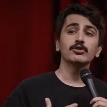 Τουρκία: Συνελήφθη ο διάσημος Τούρκος stand-up κωμικός Ντενίζ Γκοκτάς για προσβολή του Ισλάμ