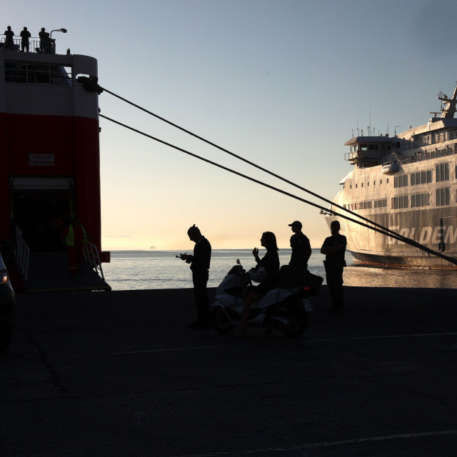 Απεργία ΠΕΝΕΝ: Δεμένα την Παρασκευή τα πλοία στο λιμάνι της Ραφήνας – Ασφαλιστικά μέτρα από τον ΣΕΕΝ
