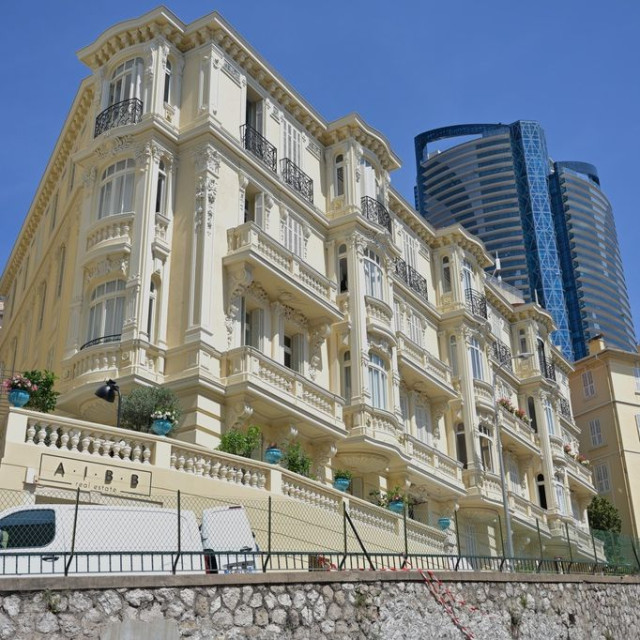 Le Figaro: Γυναίκα η ύποπτη για τη βόμβα στον Ουκρανό ολιγάρχη στο Μονακό