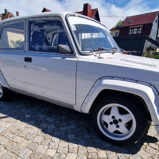 Αυτό το αγωνιστικό Lada πωλείται σήμερα όσο μια Porsche