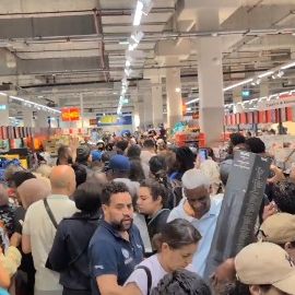 Γαλλία: Ξύλο και τεράστιες ουρές για ένα κλιματιστικό ενόψει δεύτερου κύματος καύσωνα