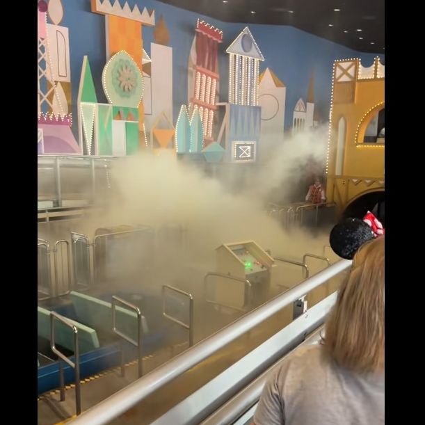 Φλόριντα: Φωτιά σε δημοφιλές παιχνίδι της Disney World - Γέμισε καπνούς ο χώρος - Βίντεο