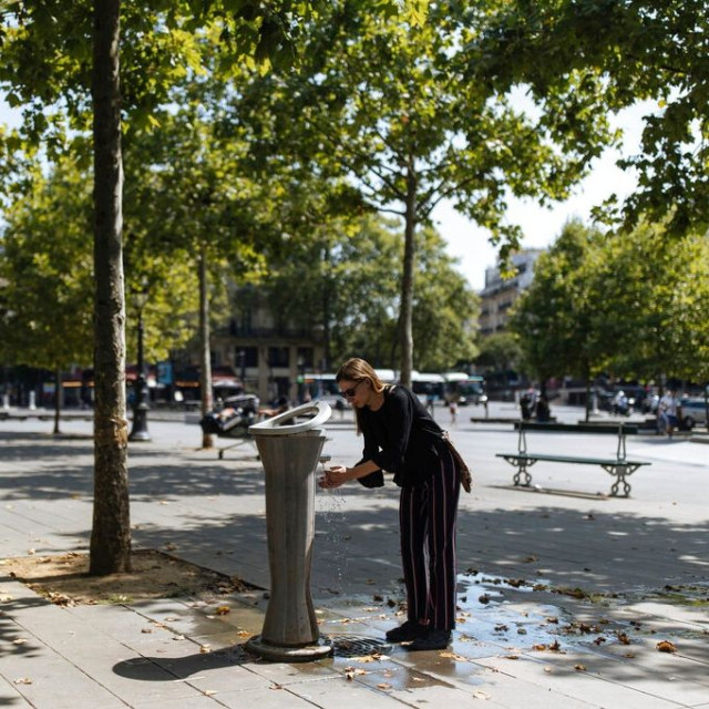 Γαλλία: Ο καύσωνας φέρνει θανάτους από πνιγμό - Πάνω από 90 νεκροί