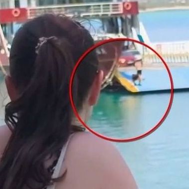 Ελαφόνησος: Ο άνδρας που κολύμπησε και επιβιβάστηκε στο πλοίο είναι ένας από τους πλοιοκτήτες του
