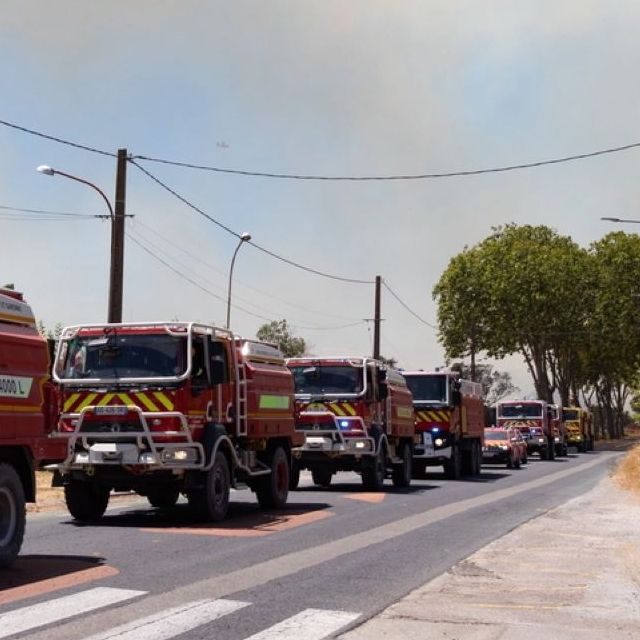 Γαλλία: Σκληρή μάχη με τις πυρκαγιές δίνουν 800 πυροσβέστες – Ξεκίνησαν οι εκκενώσεις
