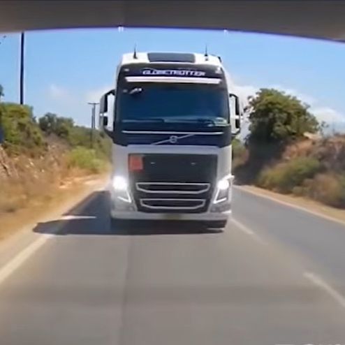Χανιά: Οδηγός βυτιοφόρου κάνει επικίνδυνη προσπέραση στον δρόμο του Αεροδρομίου 