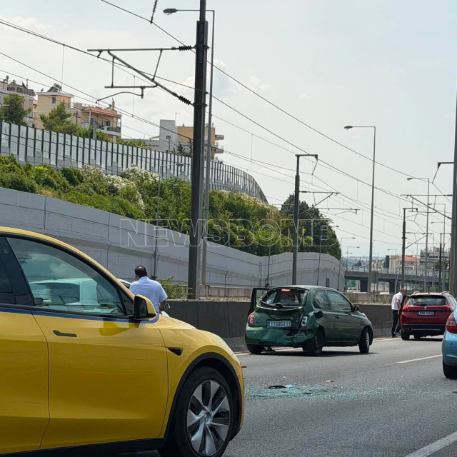Αττική Οδός: Καραμπόλα τριών οχημάτων στο ρεύμα προς Ελευσίνα