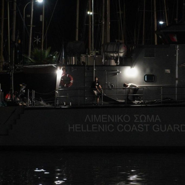 Προσαράξεις σκαφών σε Αίγινα και Αντίπαρο
