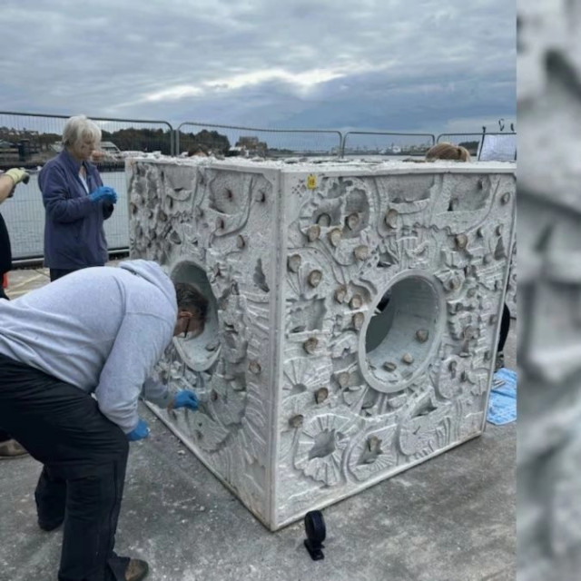 Ασυνήθιστη κίνηση από το Ηνωμένο Βασίλειο: Βυθίζουν τσιμεντόλιθους στη θάλασσα με σαφή στόχο