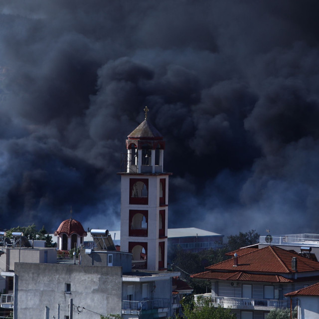 Φωτιά στο Ωραιόκαστρο: Στο τοξικό νέφος έχει «πνιγεί» η Θεσσαλονίκη - Μαύρος καπνός σε όλη την πόλη