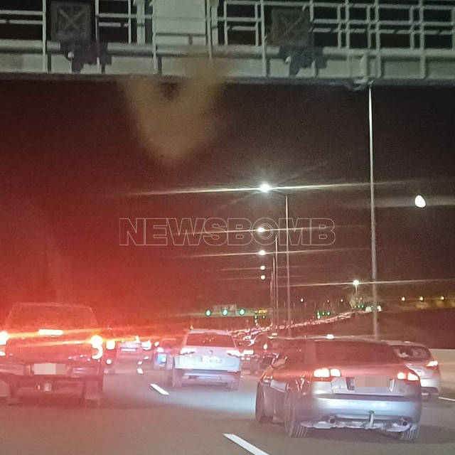 Κίνηση: Με δυσκολίες η επιστροφή προς Αθήνα – Ουρές χιλιομέτρων από Αγίους Θεοδώρους μέχρι Ελευσίνα