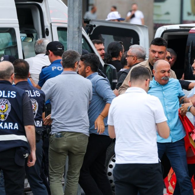 Μπαράζ συλλήψεων στην Τουρκία: Χειροπέδες σε δημοσιογράφους και ακτιβιστές πριν τη Σύνοδο του ΝΑΤΟ