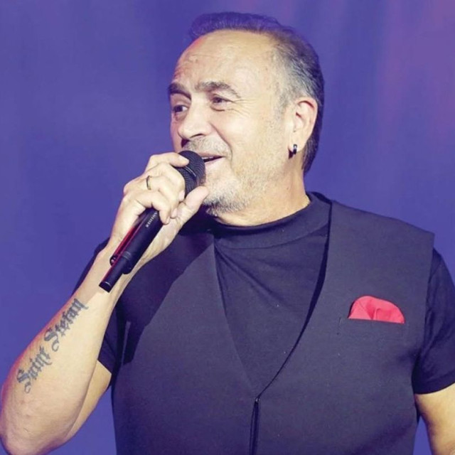 Ξύλο σε εμφάνιση του Σταμάτη Γονίδη: «Βγάλε τον έξω ρε, βγάλε τον έξω...» - Βίντεο από τη συμπλοκή