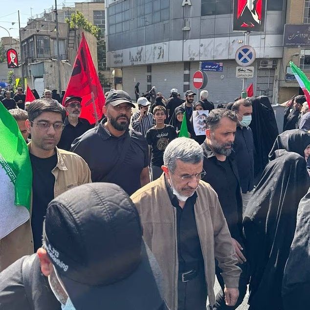 Επιστροφή από τους νεκρούς: Στην κηδεία Χαμενεΐ ο πρώην πρόεδρος του Ιράν - Είχε θεωρηθεί νεκρός