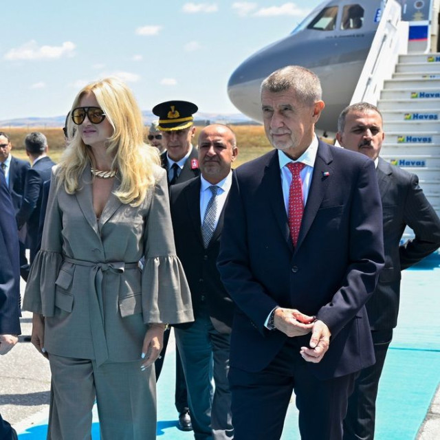 ΝΑΤΟ: Γιατι μια χώρα έστειλε δύο ξεχωριστές αντιπροσωπείες στη Σύνοδο
