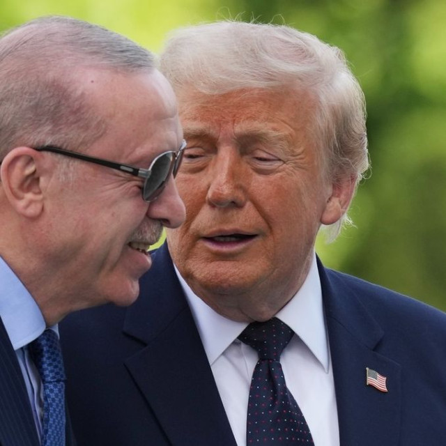 O Ερντογάν φαίνεται να αγνοεί την επανέναρξη των επιθέσεων των ΗΠΑ στο Ιράν