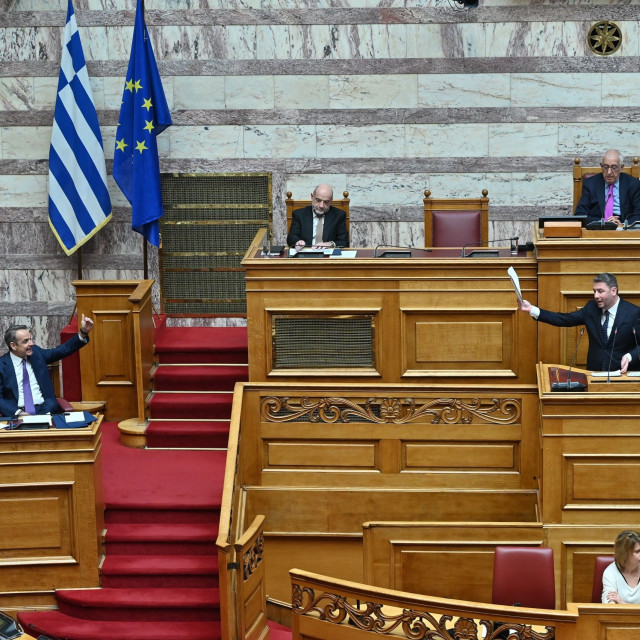 Μπρα ντε φερ Μητσοτάκη - Ανδρουλάκη στη Βουλή με φόντο την ακρίβεια