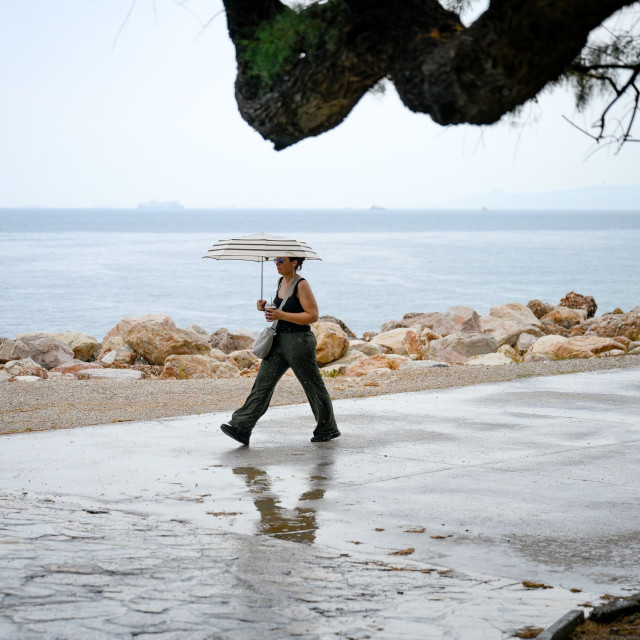 Καιρός αύριο: Τοπικές βροχές και μικρή άνοδος της θερμοκρασίας την Παρασκευή
