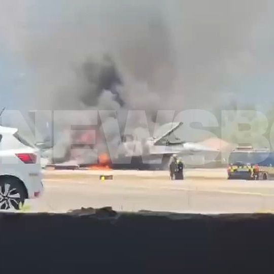 Αποκλειστικό βίντεο Newsbomb: Tο F-16 στη Ζάκυνθο φλέγεται ολοσχερώς στο αεροδρόμιο